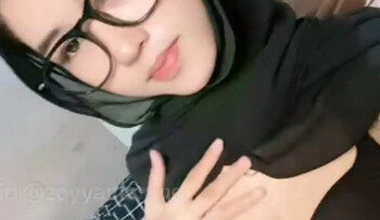 YUMA Hijab Polos Tapi Brutal Ngocok Memek
