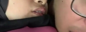 Kenyot SUsu Mbak Hijab Dalam Mobil