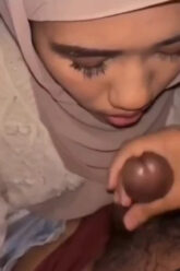 Pacar Hijab Ketagihan Nyepong