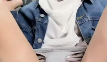 HIJAB Eksib Dikocokin Di Tangga