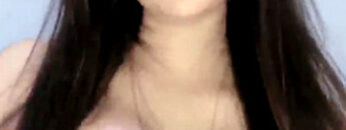 MELODI Pamer Susu Montok