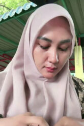 BU GURU Gemoy Pamer Aset DI Toilet Umum