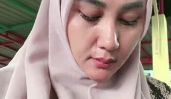 BU GURU Gemoy Pamer Aset DI Toilet Umum