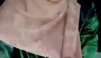 TANTE Hijab Ngocokin Ponakan Sampai Crot