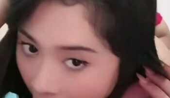 PINKI YELLOW Suka Ngemut