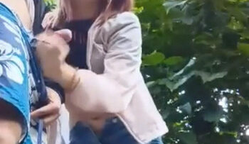 Ngocokin Cowonya Di Kebun.jpg